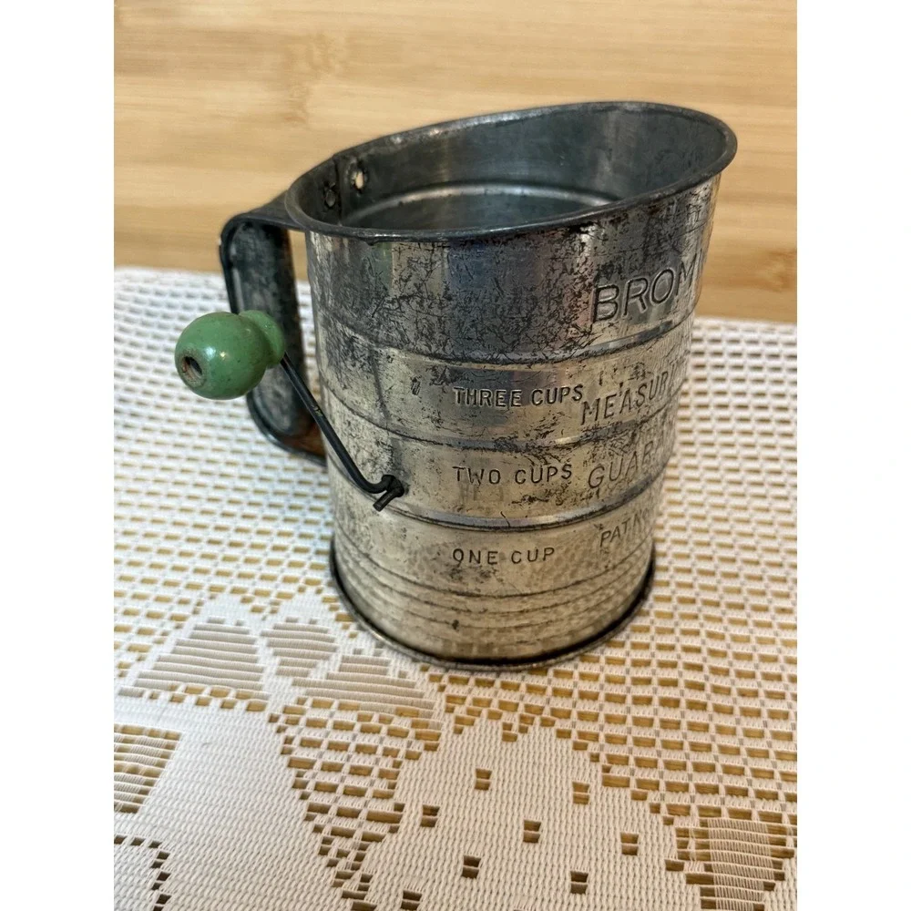 Vintage Bromwell's 1753995 Silver Green Knob Rustic 3-Cup Measuring Flour Sifter